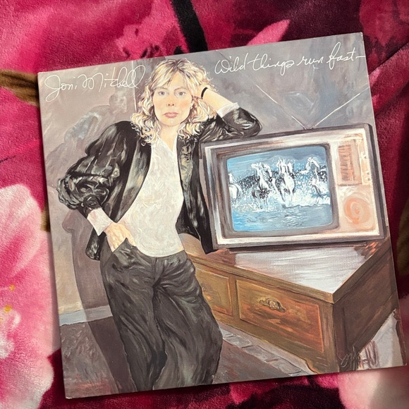 Joni Mitchell 'Wild Things Run Fast' Vinyl Record - Picture 1 of 4